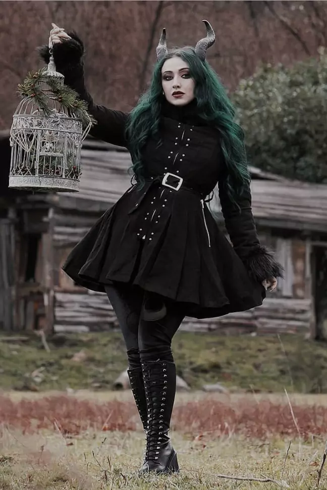 GOTHIC FASHION IN METALROUTE