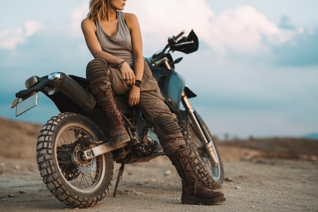 Jak dobrać pierwsze spodnie motocyklowe – poradnik dla początkujących