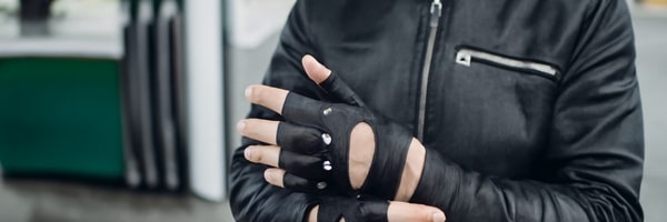 Rękawiczki z charakterem – dodatki dla fanów ciężkich brzmień i maszyn