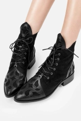 BEYOND THE VEIL katedralne trzewiki